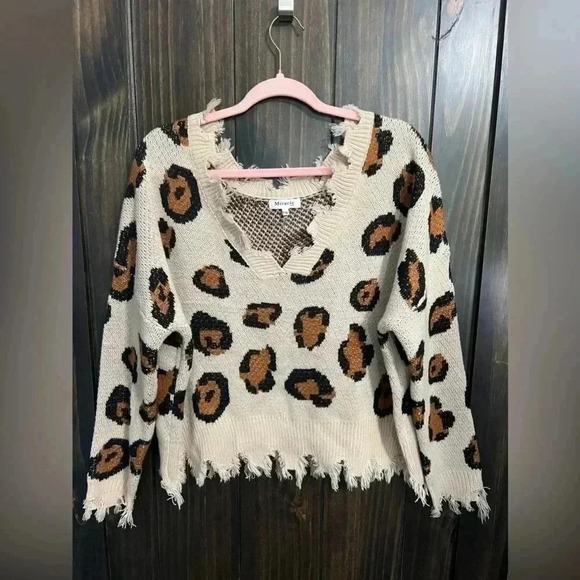 Miracle Wild About You Cheetah Print Distressed V-Neck Cropped Sweater Size S/M - Picture 5 of 9